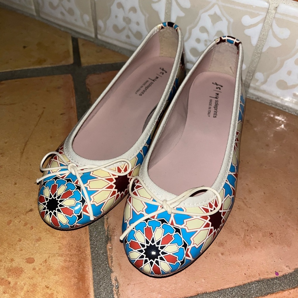 Rarely Worn hu/sf Soleprints Beautiful Intricate Design Size 6.5